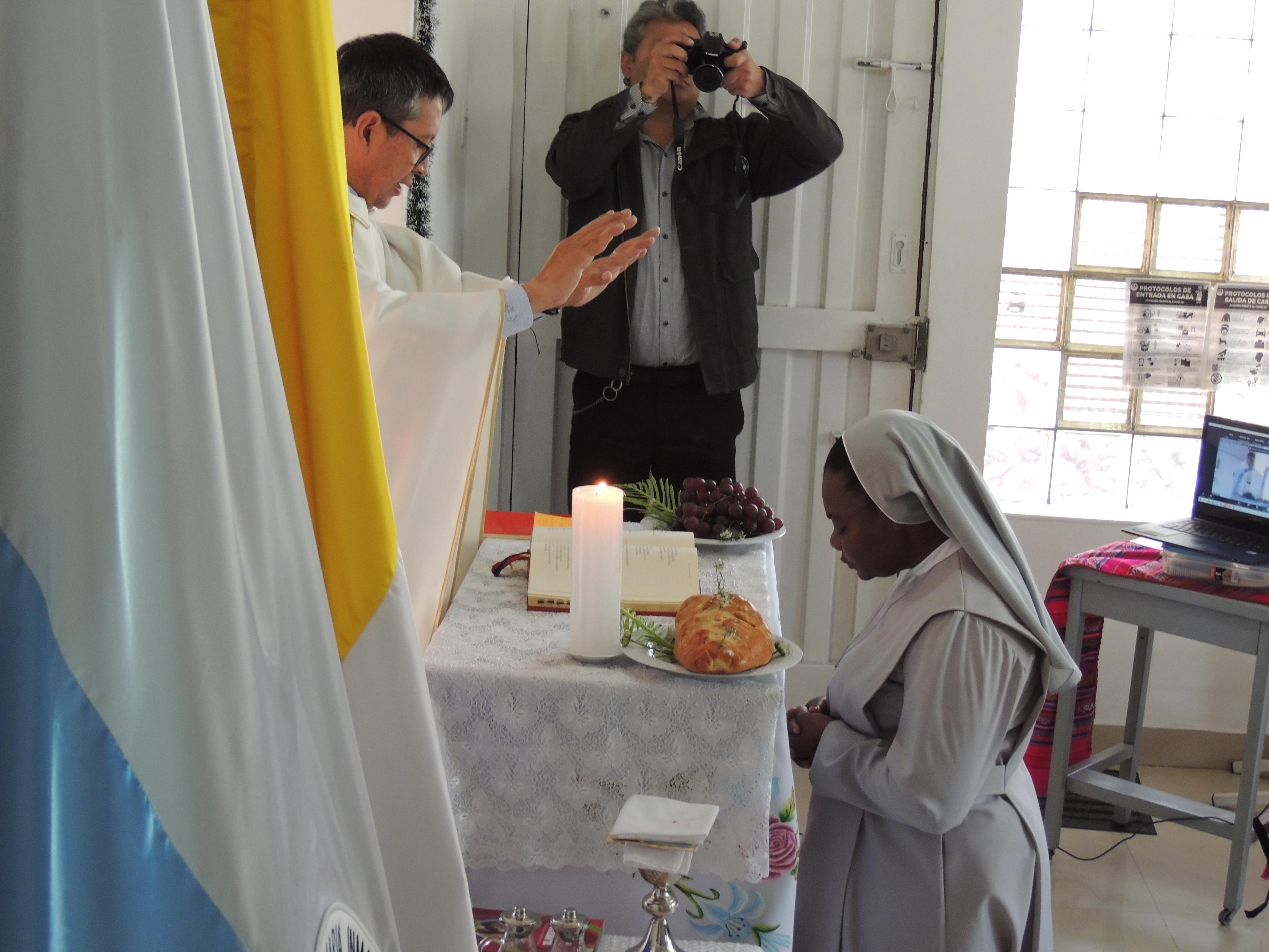 Día de la vida Consagrada | imagen | LAURITAS : : Misioneras de la Madre Laura Provincia de Bogota